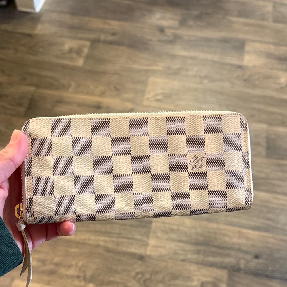 Louis Vuitton Checkered Wallet - Cream and Gray
